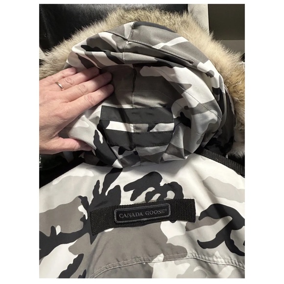 Canada goose white Macculloch Parka , brand new, limited jacket - Picture 7 of 12